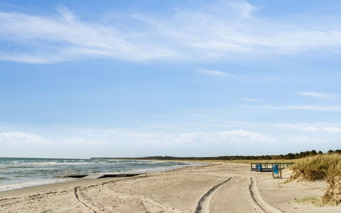 Baarde - 60M from the Sea: Toit, Domicile, Porte, Chalet, Ombre, Siding, Cour, Biens, Arrière-Cour
