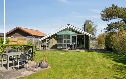 Hereth - 100M from the Sea: Domicile, Toit, Maison, Chalet, Biens, Porte, Porche, Siding, Ferme, Ombre