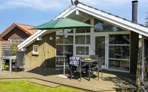 Hereth - 100M from the Sea: Bleu, Arbuste, Chalet, Couverture De Sol, Jardin, Biens, Ombre, Aménagement Paysager, Ferme, Eco Hôtel