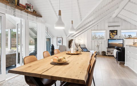 Laurens - 800M from the Sea: Toit, Maison, Domicile, Chalet, Siding, Biens, Allée, Batiments Jardin, Cour, Cabanon