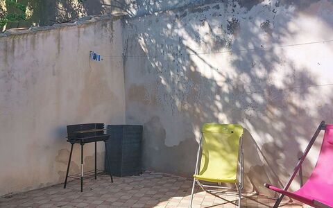 La Boirie: Meubles, Mobilier De Jardin, Composite, Chaise, Béton, Arrière-Cour, Cour, Tache De Bois, Dalle, Chaise Pliante