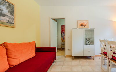 Appartamento Uno 101.4: Meubles, Design Intérieur, Sol, Sol, Canapé, Mur, Bois, Pièce, Plafond, Salon