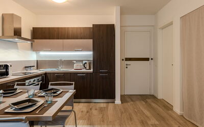 Ilaria 101.6: Design Intérieur, Cuisine, Sol, Bois, Meubles, Plafond, Appareil De Cuisine, Comptoir, Sol, Cabinetry
