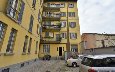 Milan 402: Ciel, Nuage, L'Eau, Table, Meubles, Mobilier De Jardin, Ombre, Bois, Tableau De Plein Air, Chaise