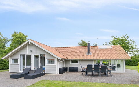 Chrisse - 250M from the Sea: Meubles, Design Intérieur, Sol, Sol, Plafond, Pièce, Chaise, Table, Appartement, Table Cuisine Et Salle A Manger