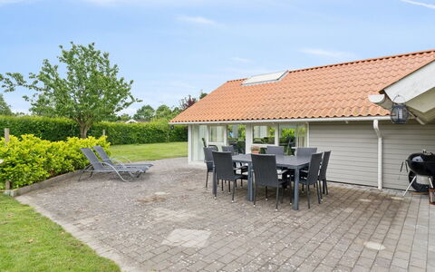 Chrisse - 250M from the Sea: Meubles, Design Intérieur, Sol, Sol, Plafond, Pièce, Chaise, Table, Appartement, Table Cuisine Et Salle A Manger
