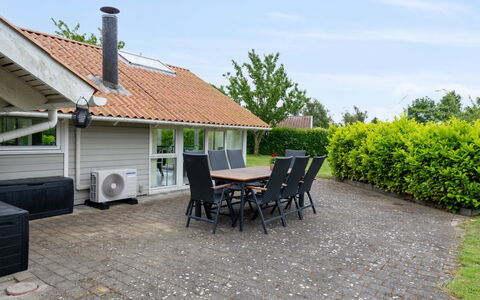 Chrisse - 250M from the Sea: Meubles, Design Intérieur, Sol, Sol, Plafond, Pièce, Chaise, Table, Appartement, Table Cuisine Et Salle A Manger