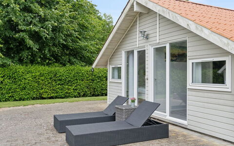 Chrisse - 250M from the Sea: Meubles, Design Intérieur, Sol, Sol, Plafond, Pièce, Chaise, Table, Appartement, Table Cuisine Et Salle A Manger