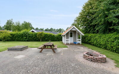Chrisse - 250M from the Sea