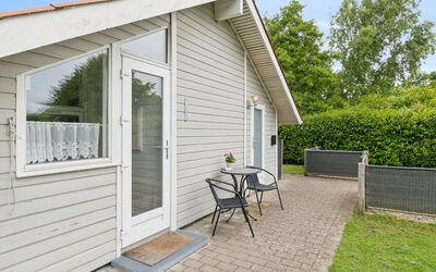 Chrisse - 250M from the Sea