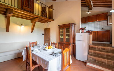 Il Grifone 220.3: Table, Propriété, Meubles, Bois, Cabinetry, Cuisine, Bâtiment, Design Intérieur, Architecture, Sol