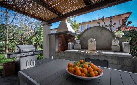 Villa Le Fontanelle In Forte Dei Marmi With Ac: Aliments, Propriété, Plante, Bâtiment, Table, Ciel, Design Intérieur, Architecture, Ombre, Bois