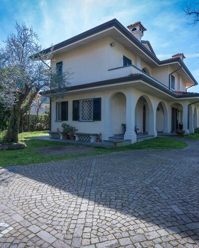 Villa Le Fontanelle In Forte Dei Marmi With Ac