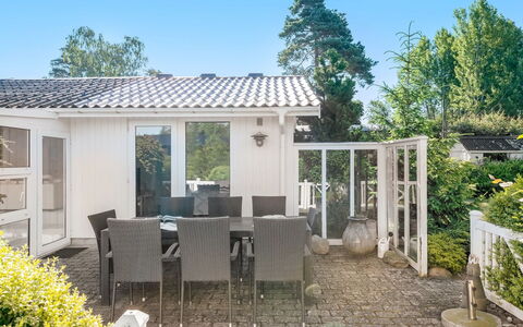 Eulalia - 50M from the Sea: Domicile, Maison, Arbuste, Porte, Porche, Toit, Chalet, Jardin, Pot De Fleur