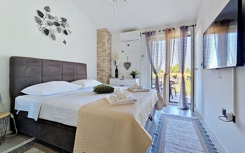 Id&La: Lit, Meubles, Design Intérieur, Literie, Chambre, Sol, Sol, Drap De Lit, Pièce, Bois