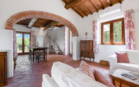 Vineyard’s Cottage With Pool, Ac, Wifi - Siena: Table, Meubles, Bâtiment, Bois, Fenêtre, Chaise, Design Intérieur, Cadre, Confort, Sol