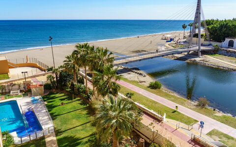 Fuengirola 605: L'Eau, Ciel, Plante, Bleu, Bleu Azur, Piscine, Arbre, Cotiers Et Relief Océaniques, Station Balnéaire, Nuage