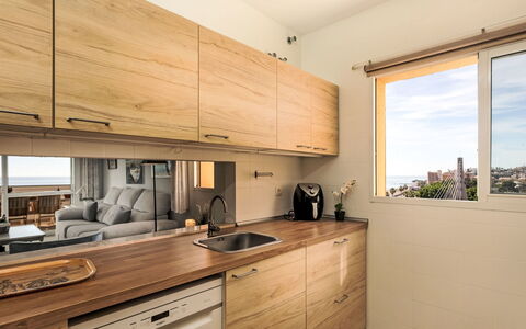 Fuengirola 605: Comptoir, Cabinetry, Propriété, Tiroir, Bâtiment, Cuisine, Commode, Bois, Éclairage, Design Intérieur