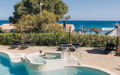 Tarco 700: L'Eau, Piscine, Recours, Mobilier De Jardin, Parapluie, Eco Hôtel, Ombre, Loisir, Vacances, Station Balnéaire