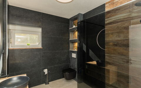Villa Dalmatina: Mur, Sol, Design Intérieur, Luminaire Plomberie, Sol, Salle De Bains, Éclairage, Lavabo, Plafond, Robinet