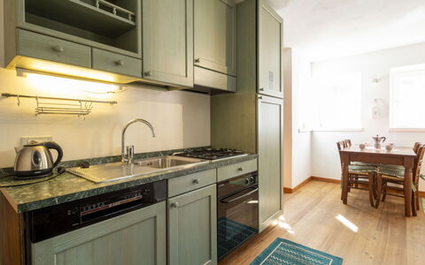 Chalet Franca: Cuisine, Comptoir, Appareil De Cuisine, Cabinetry, Design Intérieur, Principaux Appliance, Meubles, Bois, Sol, Plafond