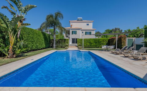 Carmen: Bleu, Piscine, Loisir, Composite, Recours, Ombre, Caractéristique De L'Eau, Eco Hôtel, Aménagement Paysager, Biens