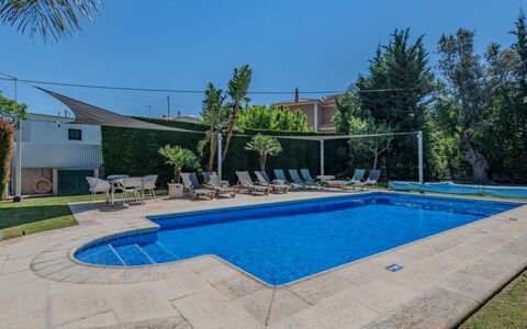 Carmen: Piscine, Bleu, Arbre, Recours, Ombre, Composite, Mobilier De Jardin, Eco Hôtel, Aménagement Paysager, Loisir