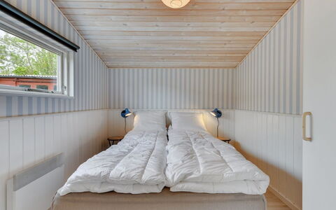 Venla - 150M from the Sea: Bois, Plafond, Sol, Design Intérieur, Sol, Chambre, Tache De Bois, Dur, Planche, Lit