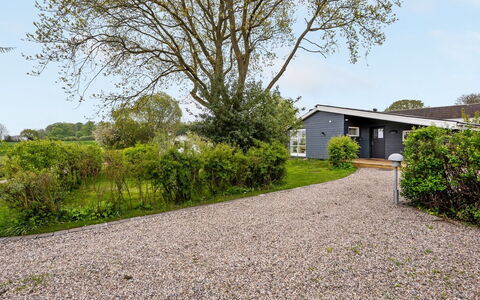 Venla - 150M from the Sea: Arbuste, Domicile, Chalet, Couverture De Sol, Jardin, Allée, Biens, Aménagement Paysager, Pelouse, Cour