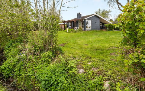 Venla - 150M from the Sea: Herbe, Vert, Arbuste, Maison, Chalet, Jardin, Lot Terre, Domicile, Couverture De Sol