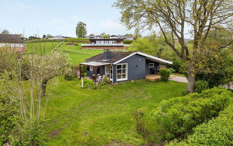 Venla - 150M from the Sea: Herbe, Maison, Arbuste, Toit, Domicile, Chalet, Jardin, Zone Rurale, Lot Terre