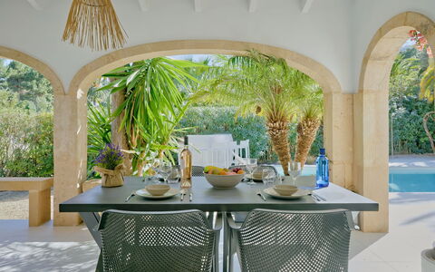 La Terraza del Sol: Jour, Bâtiment, Ciel, Bleu Azur, Fenêtre, Architecture, Table, Condominium, Bois, Rayonnage
