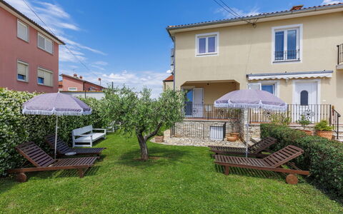 Umag 134: Plante, Ciel, Bâtiment, Propriété, Fenêtre, Nuage, Lot Terre, Maison, Design Urbain, Ombre