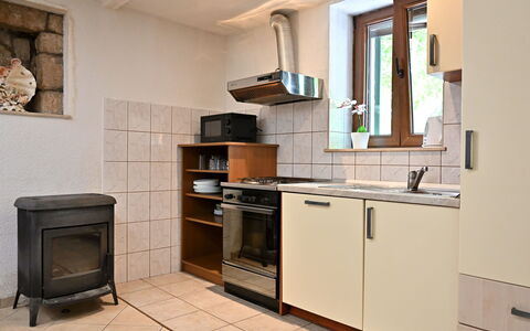 Markanovi Dvori: Cabinetry, Comptoir, Propriété, Évier, Bâtiment, Cuisinière, Cuisine, Appareil De Cuisine, Bois, Evier