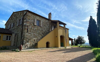 Capo Il Cerro Villa sul Lago 300.1: Nuage, Ciel, Plante, Propriété, Fenêtre, Bâtiment, Arbre, Architecture, Herbe, Façade