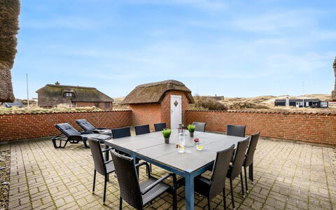 Milena - 200M from the Sea: Meubles, Table, Chaise, Cotiers Et Relief Océaniques, Design Intérieur, Mer, Table Cuisine Et Salle A Manger, Recours, Côte, Mobilier De Jardin