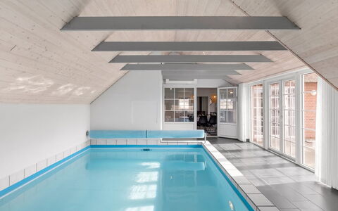 Milena - 200M from the Sea: Meubles, Design Intérieur, Sol, Sol, Plafond, Pièce, Chaise, Table, Appartement, Table Cuisine Et Salle A Manger