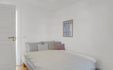 Birtir - 200M from the Sea: Lit, Meubles, Chambre, Design Intérieur, Sol, Mur, Sol, Literie, Bois, Drap De Lit