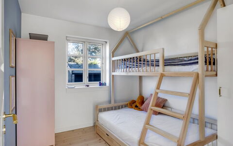 Birtir - 200M from the Sea: Meubles, Lit, Design Intérieur, Chambre, Sol, Sol, Bois, Literie, Lit Superposé, Plafond