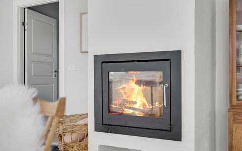 Birtir - 200M from the Sea: Foyer, Poêle À Bois, Cheminée, Matériau Naturel, Conception, Parquet, Électroménager, Salon