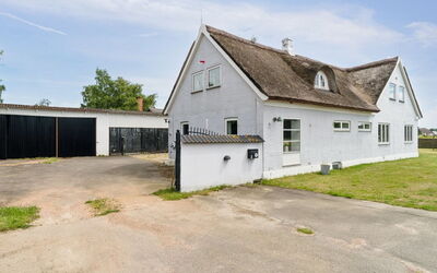 Fridgerd - 4.8Km from the Sea
