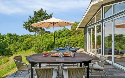 Stygg - 400M from the Sea: Toit, Maison, Domicile, Chalet, Siding, Biens, Allée, Batiments Jardin, Cour, Cabanon