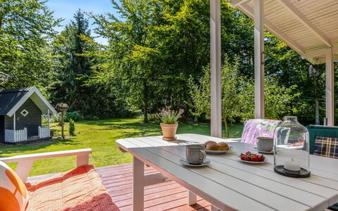 Sofja - 175M to the Fjord: Meubles, Bois, Porche, Chaise, Mobilier De Jardin, Jardin, Arbuste, Chalet, Domicile
