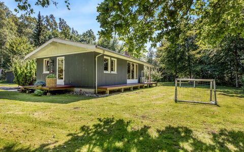 Sofja - 175M to the Fjord: Herbe, Maison, Arbuste, Domicile, Chalet, Lot Terre, Zone Rurale, Couverture De Sol, Jardin