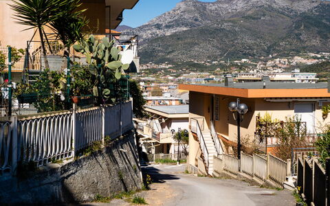 Borghouse: Bâtiment, Zone Résidentielle, Maison, Ville, Zone Urbaine, Domicile, Toit, Quartier, Ville, Architecture