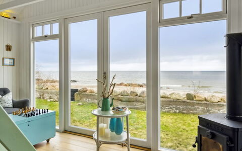 Ofrath - 5M from the Sea: Meubles, Design Intérieur, Sol, Sol, Plafond, Mer, Pièce, Océan, Chaise, Parquet