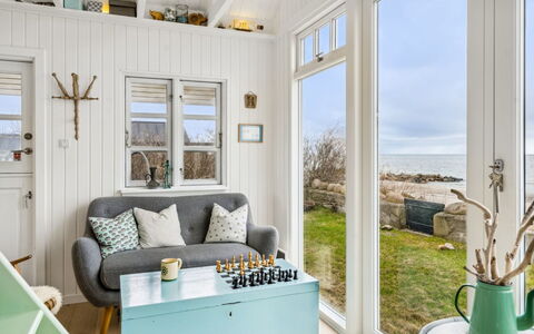 Ofrath - 5M from the Sea: Design Intérieur, Meubles, Sol, Sol, Domicile, Pièce, Salon, Plafond, Parquet, Throw Pillow