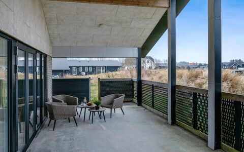 Dorrit - 1.2Km from the Sea: Architecture, Composite, Ombre, Béton, Daylighting, Matériau Naturel, Plate-Forme, Dur, Balcon