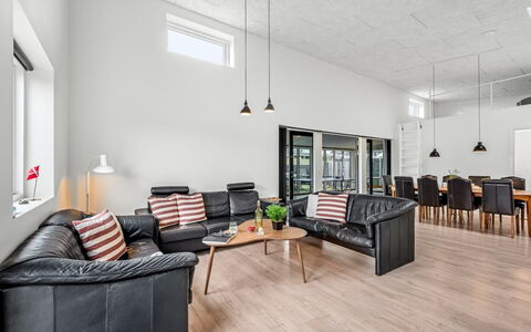 Clarabelle - 1.2Km from the Sea: Meubles, Design Intérieur, Sol, Sol, Plafond, Bois, Canapé, Pièce, Salon, Parquet