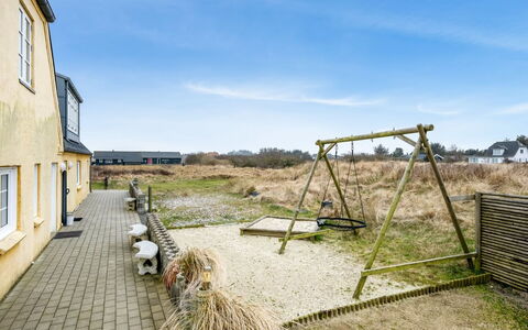 Nafne - 1.2Km from the Sea: Toit, Maison, Domicile, Chalet, Porte, Siding, Plate-Forme, Porche, Planche, Dur